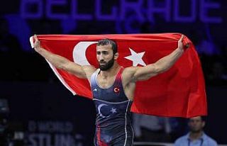 BARÜ’lü milli güreşçi Burhan Akbudak, dünya...