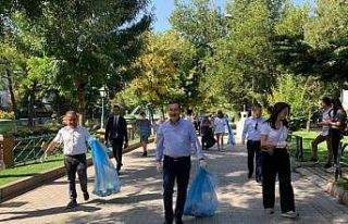 Başkan Ataç, vatandaşlar birlikte çöp topladı