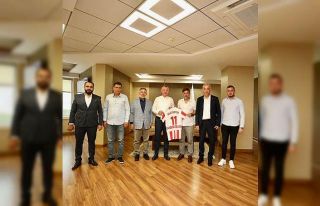 Başkan Büyükakın’a Bilecikspor forması hediye...