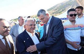 Başkan Büyükkılıç, festivalde vatandaşlarla...