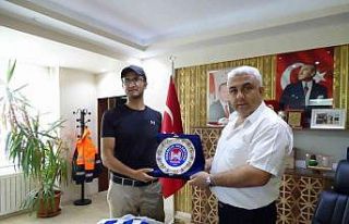 Başkan Çalışkan, 150 kilometre koşan zabıta...