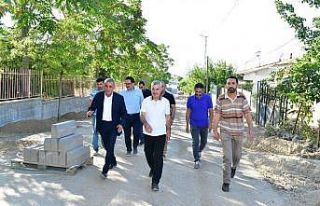 Başkan Çınar, kaldırım ve yol yenileme hizmetlerini...