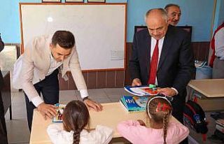 Başkan Esat Öztürk ilk ders zilini çaldı