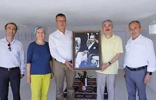 Başkan Öküzcüoğlu, Sarıgöllü karikatüristin...