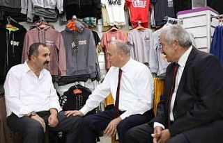 Başkan Özlü esnafları ziyaret etti