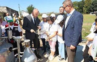 Başkan Özlü gençlere tarımı sevdiriyor