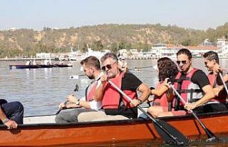 Başkan Sandal kanoya bindi, kürek çekti