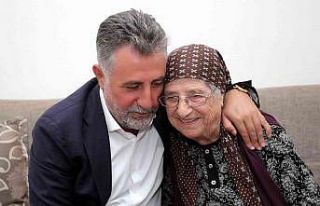 Başkan Sandal mahalle gezilerini sürdürüyor