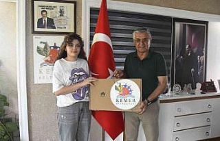 Başkan Topaloğlu’ndan başarılı öğrencilere...