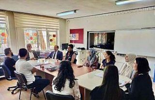 Başkan Yaman, okul idareci ve öğretmenleri ile...