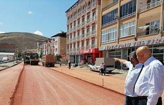 Bayburt’ta yol ve kaldırımlar yenileniyor