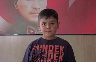 Bayrağa selam veren judocu Ahmet: "Bayrağımızı...