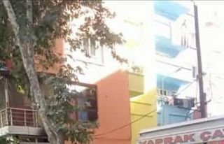 Bekçiye bıçakla saldırmaya çalıştı, bacağından...