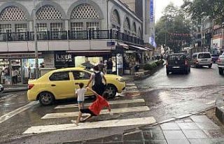 Beklenen yağmur geldi, hazırlıksız yakalandılar