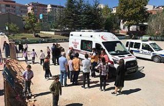 Bilecik’te bir okulda yüksekten düşen çocuk...