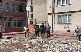 Bina enkazından gelen patlama sesleri paniğe yol...