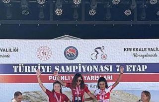 Bisikletçiler Sivas’a kupa ve madalya ile döndü