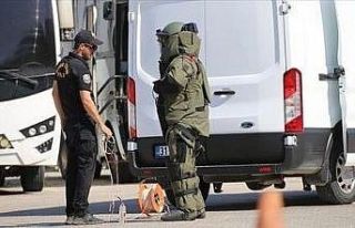 Bomba imha uzmanı polisler cesaretleriyle göz dolduruyor