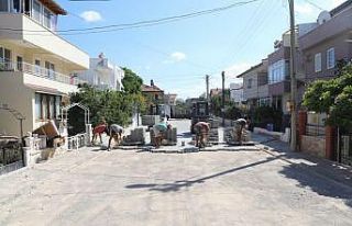 Burhaniye’de yollar yenileniyor