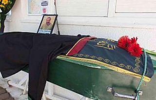 Burhaniyeli avukat cübbesiyle son yolculuğuna uğurlandı