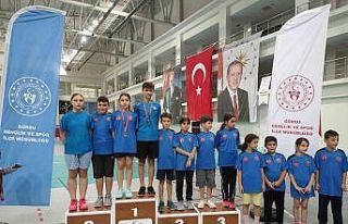 Bursa Büyükşehir Belediyesporlu badmintonculardan...
