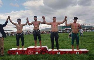 Bursa Büyükşehir Belediyesporlu güreşçiler Gönen’den...