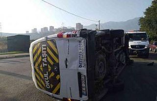 Bursa’da işçi servisi ile otomobil çarpıştı:...