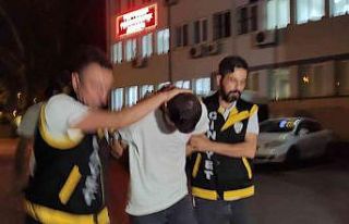 Bursa’da metroda yüzlerce kişinin gözü önünde...