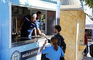 Büyükşehir, öğrencilere çorba dağıtımına...