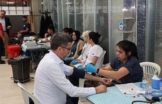 Büyükşehir personelinden kan bağışı
