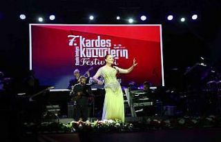 Candan Erçetin 7. Kardeş Kültürlerin Festivali’nde...