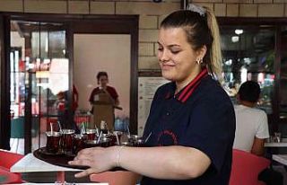 Çayın 2 liraya satıldığı kafe, vatandaşlardan...