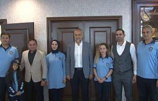 Çekmeköy’de minik zabıtalar esnaf ziyaretine...