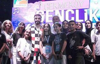 Çekmeköy’de on binlerce genç konserler ile coştu