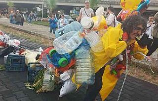 Çevre kirliliğine dikkat çekmek için sıra dışı...