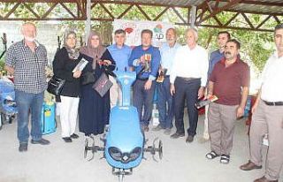 Çiftçilere tarım aletleri dağıtıldı