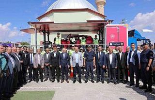 Çiftçilerin traktörüne reflektör takıldı