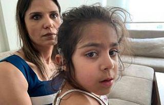 Çocuğunun işitme cihazını her yerde arıyor