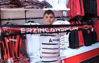 Çocuk taraftarın tribündeki ruh hali sosyal medyayı...