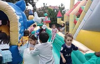 Çocuklar renkli bir yıla ‘Merhaba’ dedi