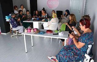 Çocuklar üşümesin diye 81 ilde atkı ve bere örecek