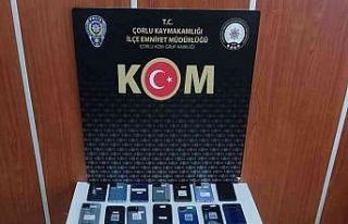 Çorlu’da kaçak telefon ve makaron ele geçirildi