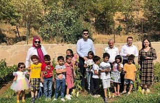 Çukurcalı öğrenciler elleriyle yetiştirdikleri...