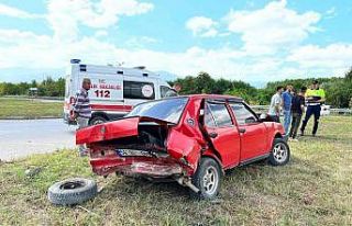 D-140’da yavaşlayan otomobile çarparak karşı...