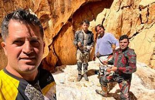 Dağcıların Eylül ayında 3 bin rakımda kar kuyusu...