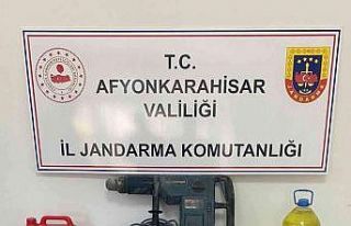 Define avcıları kazı alanında çay demlerken yakalandı