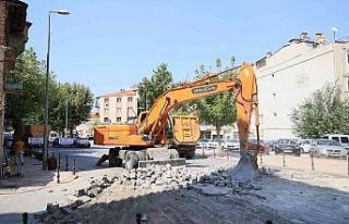 Denizli’de caddeler yenilenmeye devam ediyor