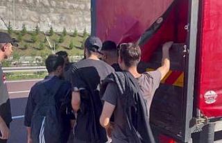 Deplasmana kamyonet kasasında gittiler