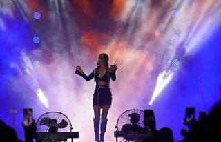 Derya Uluğ Bileciklileri coşturdu