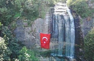 Dev Türk Bayrağı Suuçtu’nun güzelliğine güzellik...